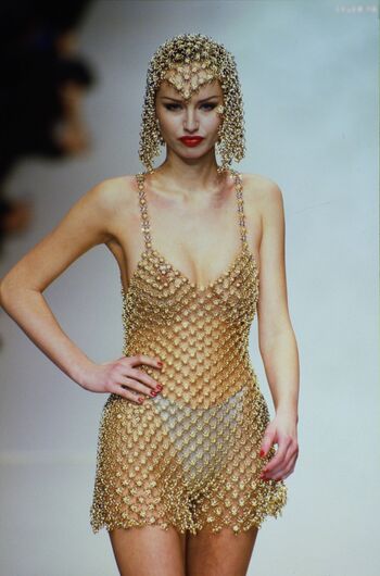 Adriana Karembeu