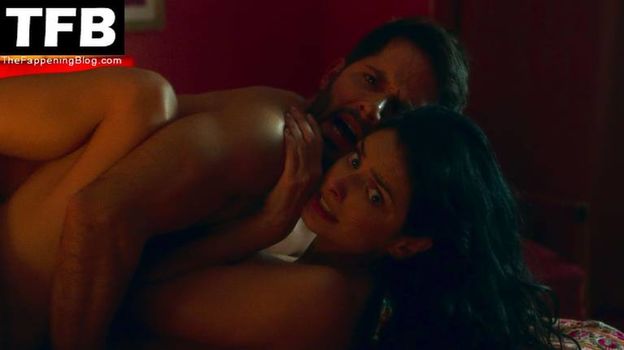 Aislinn Derbez