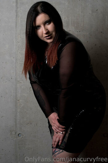 alexcurvyfree