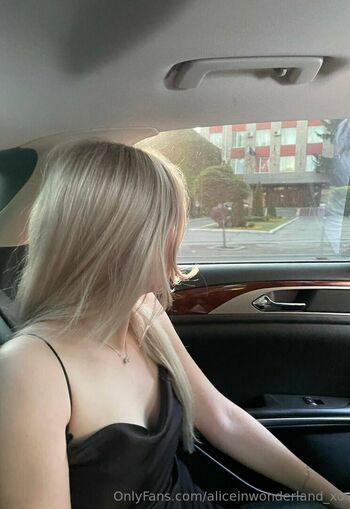 aliceinwonderland_xo