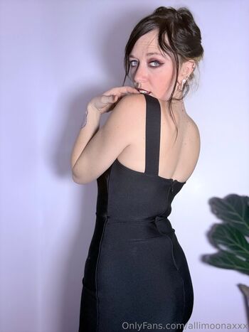 Allimoonaxxx