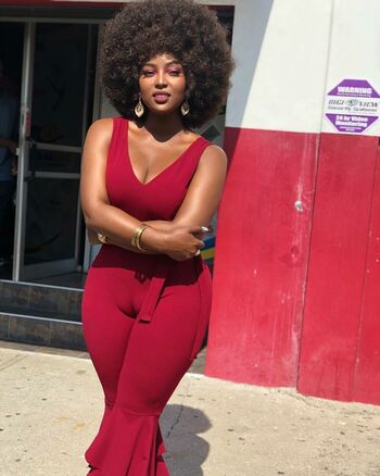 Amara La Negra