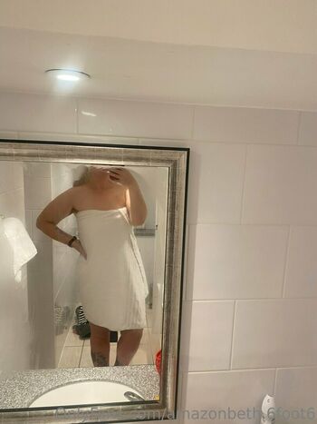 amazonbeth.6foot6