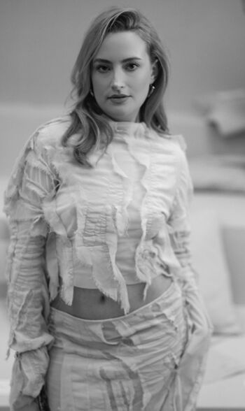 Amelia Dimoldenberg