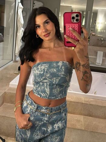 Ana Castela
