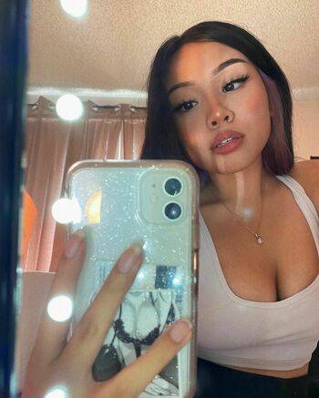 Angelina Flores