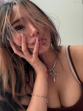 Annie Zheng (@cellow111)