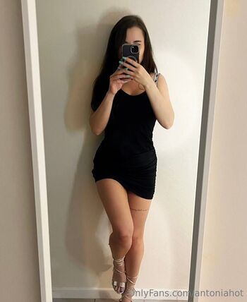 antoniahot