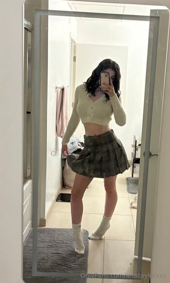 ariataylorxxx