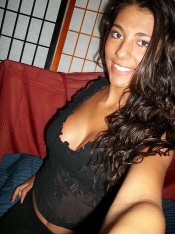 Ava Glam Model