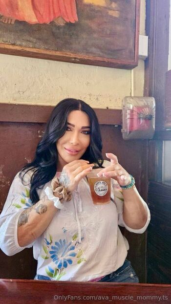 ava_muscle_mommy.ts