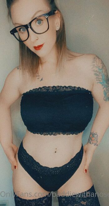 baddiewithanosering