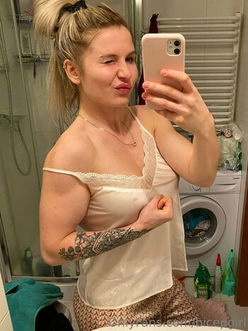 bicepgirl