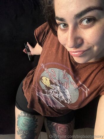 bigbootymoxy