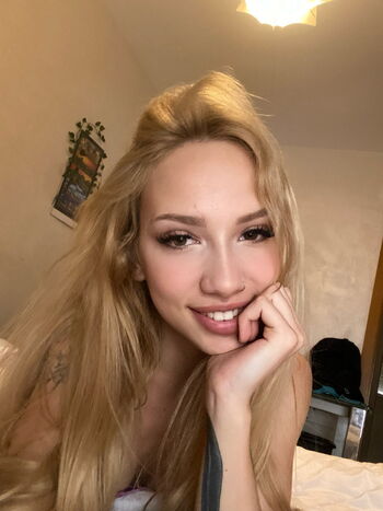 blonde_sophie2