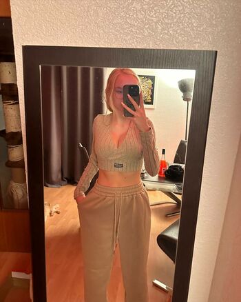 blonde_vivi