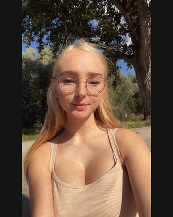 blonde_vivi