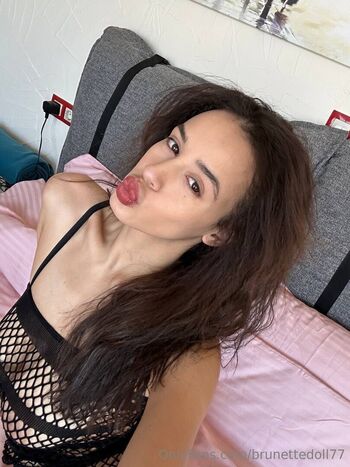 brunettedoll77