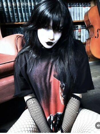 BuffGothMom