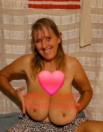 Busty Petra