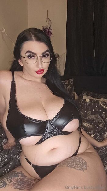 bustyaltgirl