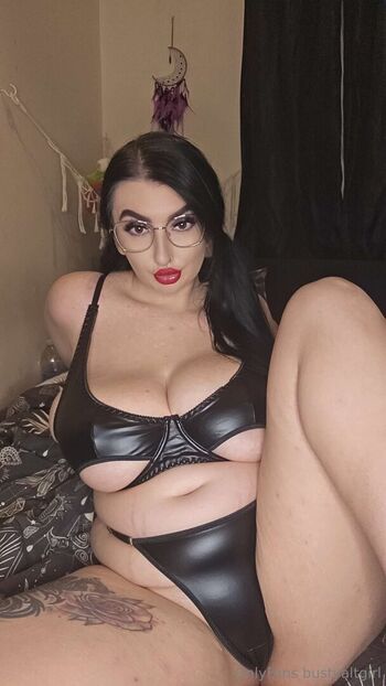 bustyaltgirl
