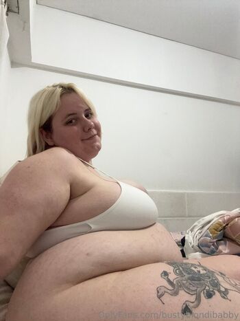 bustyblondibabby