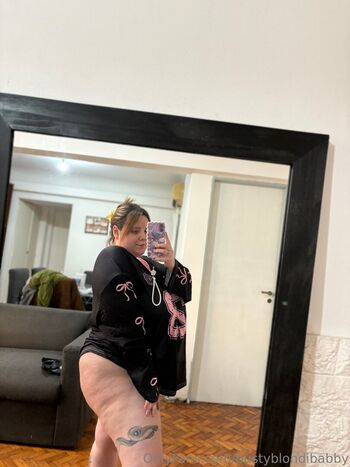 bustyblondibabby