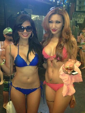 Cafe Lu Girls