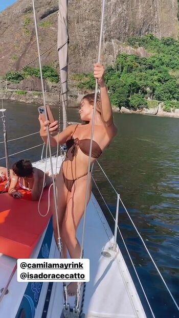 Camila Mayrink