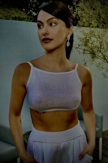 Camila Mendes