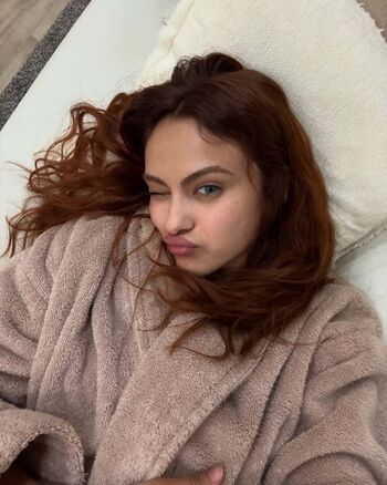 Camila Mendes