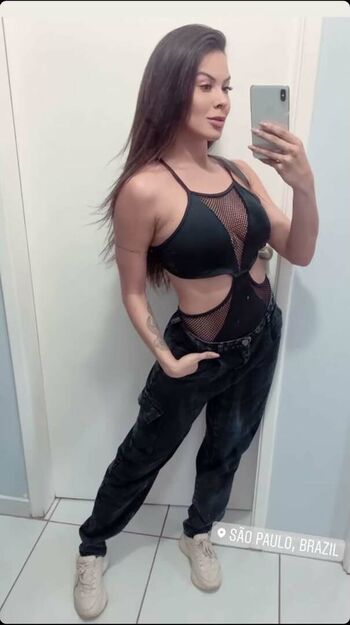 Camila Oliveira RING GIRL UFC