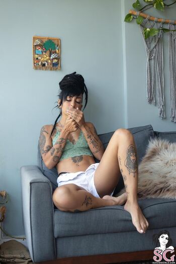 Caroleta Roots