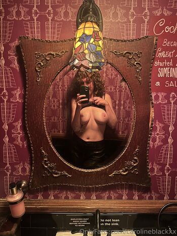 carolineblackxx