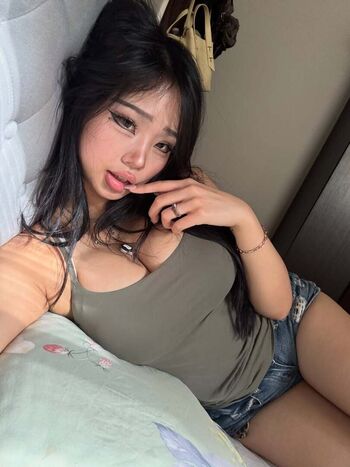 Full leaked Cellow page private onlyfans photo