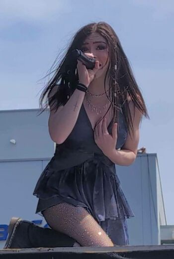 Chrissy Costanza