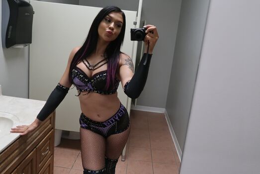 Cora Jade