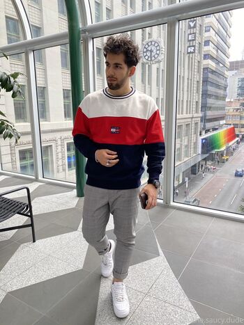 curly.brown.hairdude