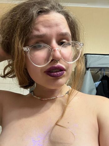 curly_decency