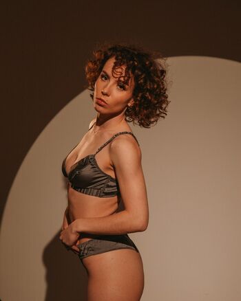 curlywiktoria