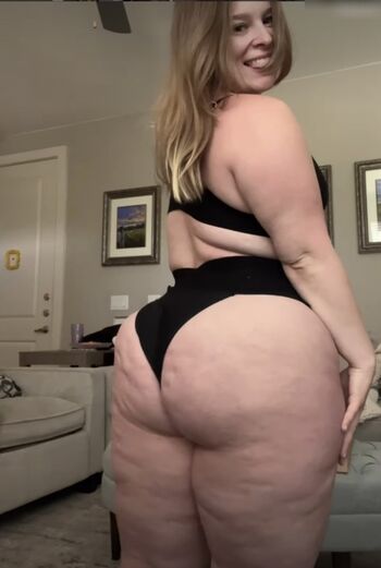 Curvy_Krysta
