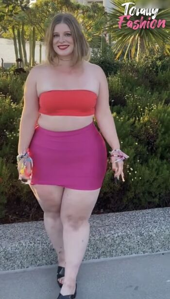 Curvy_Krysta