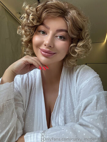 curvy_model_kate