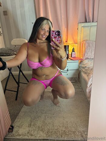 Curvyandiloveit