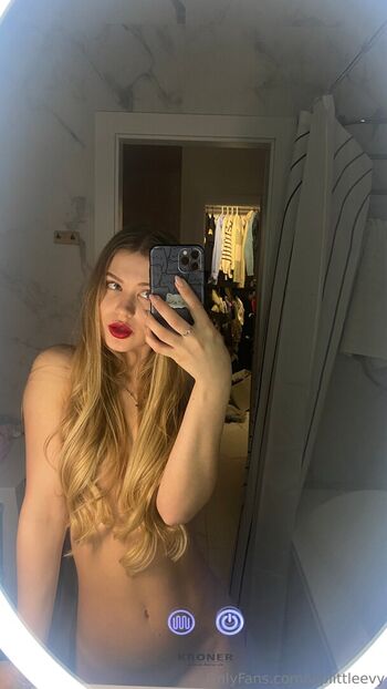 cute_blonde_evy