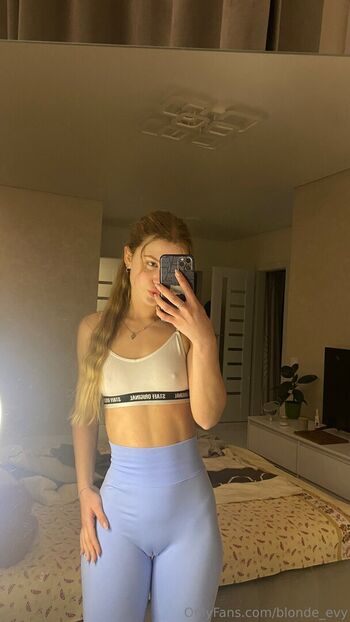 cute_blonde_evy