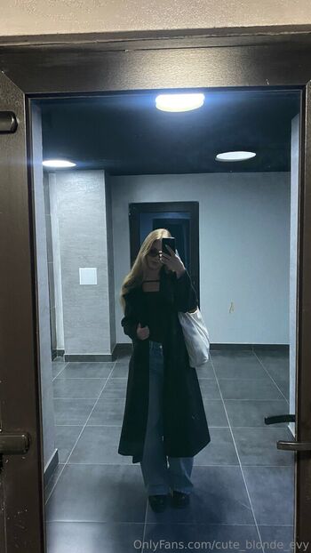 cute_blonde_evy