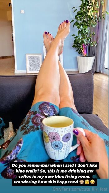 cute_lily_feet