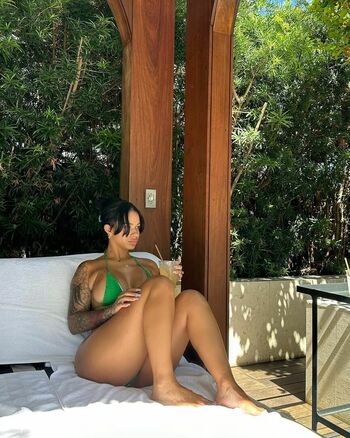 dejanicolehiott